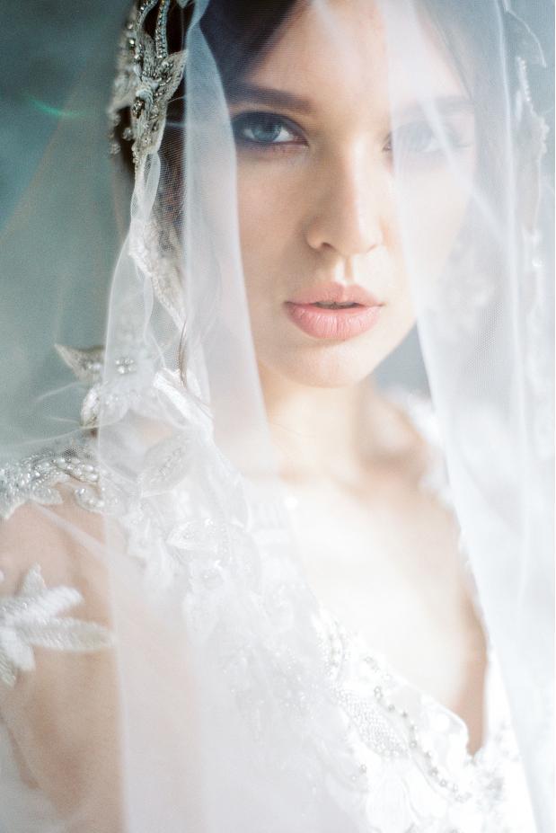 
						Фата свадебная с вышивкой