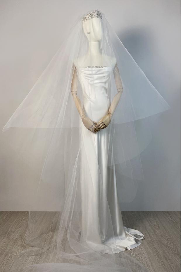 
						Фата невесты длинная фактурная