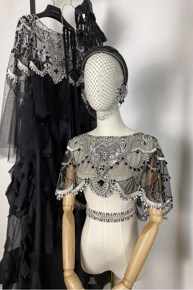 
						Накидка вечерняя с камнями