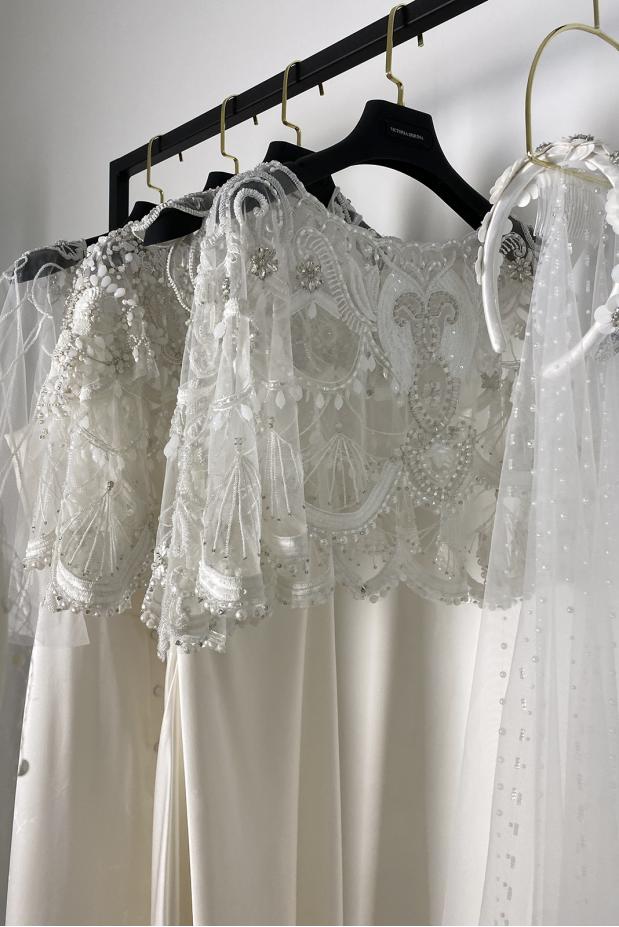 
						Накидка свадебная с вышивкой NICA