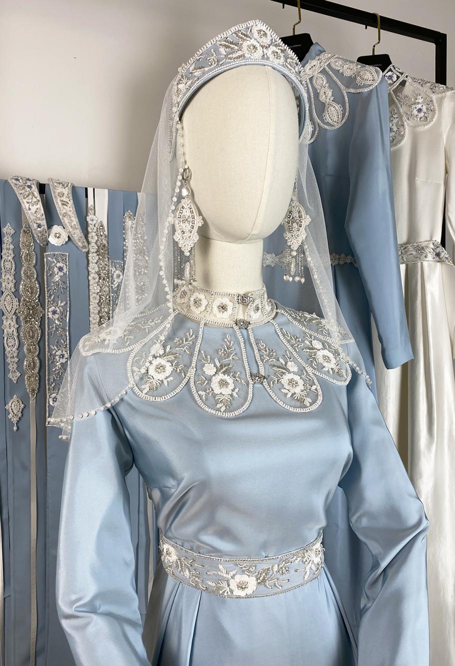 Кокошник бело-голубой