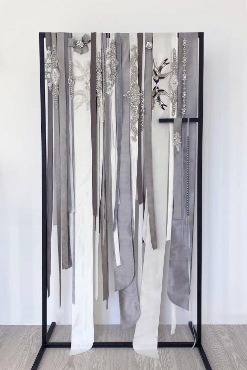 
					Пояса шёлковые серебряных оттенков