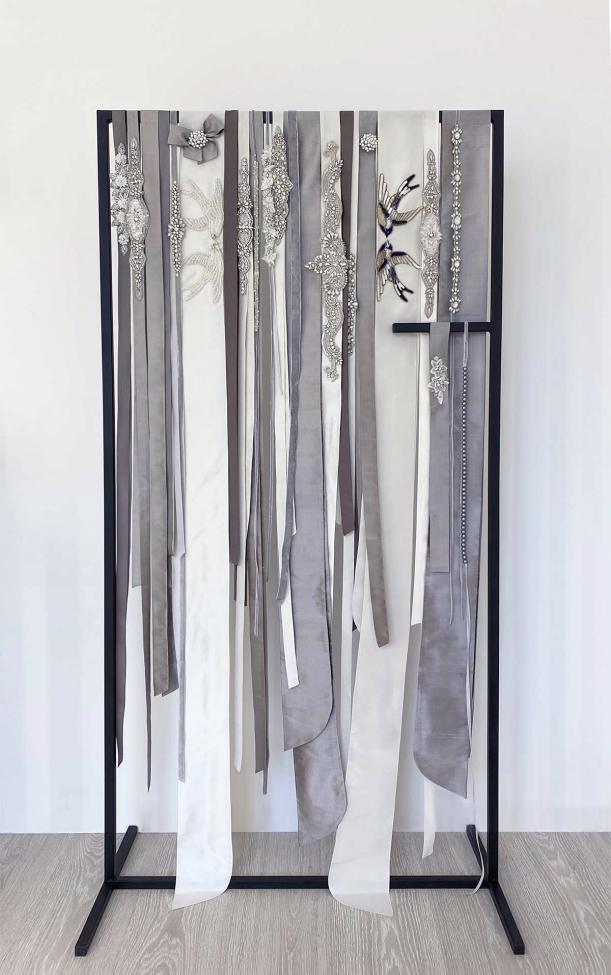 Пояса шёлковые серебряных оттенков