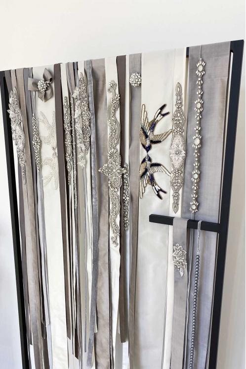 Пояса шёлковые серебряных оттенков