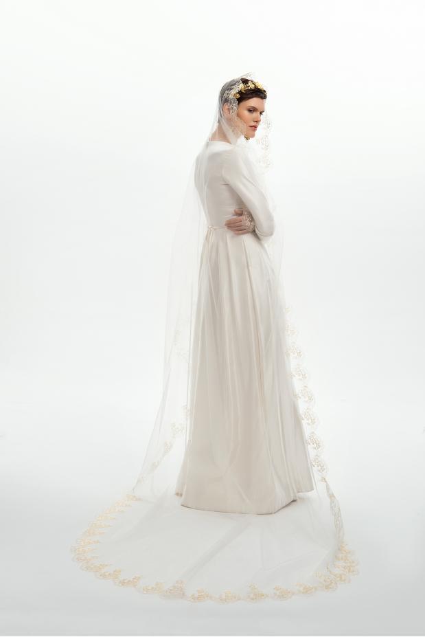 Фата свадебная золотая с вышивкой АРТ.05687