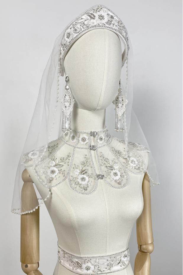 
						Кокошник Верея с фатой