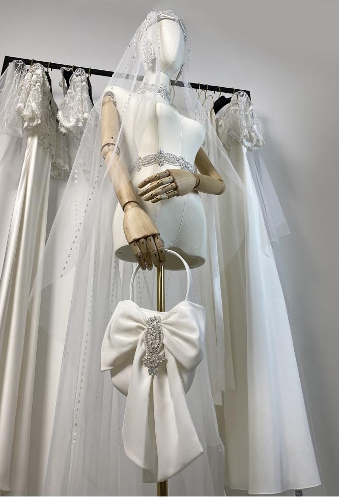 Сумочка свадебная с вышивкой