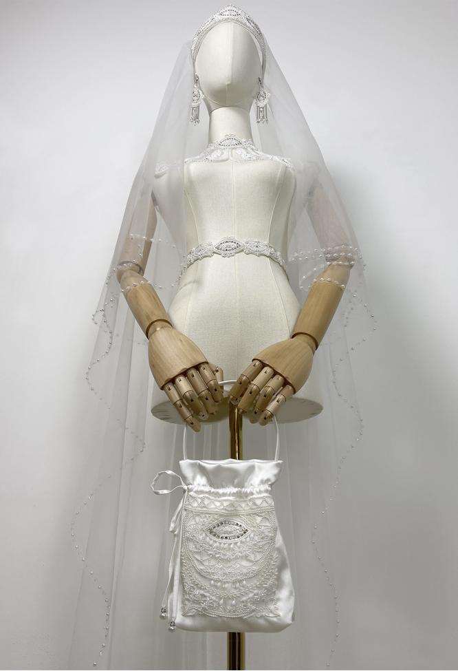 Сумочка с вышивкой бисером