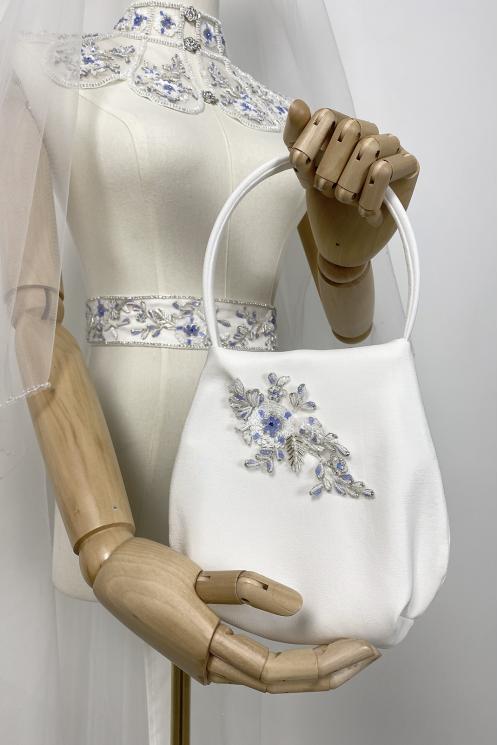 Сумочка с вышивкой