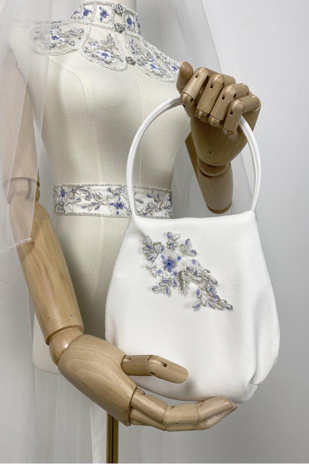 
						Сумочка с вышивкой