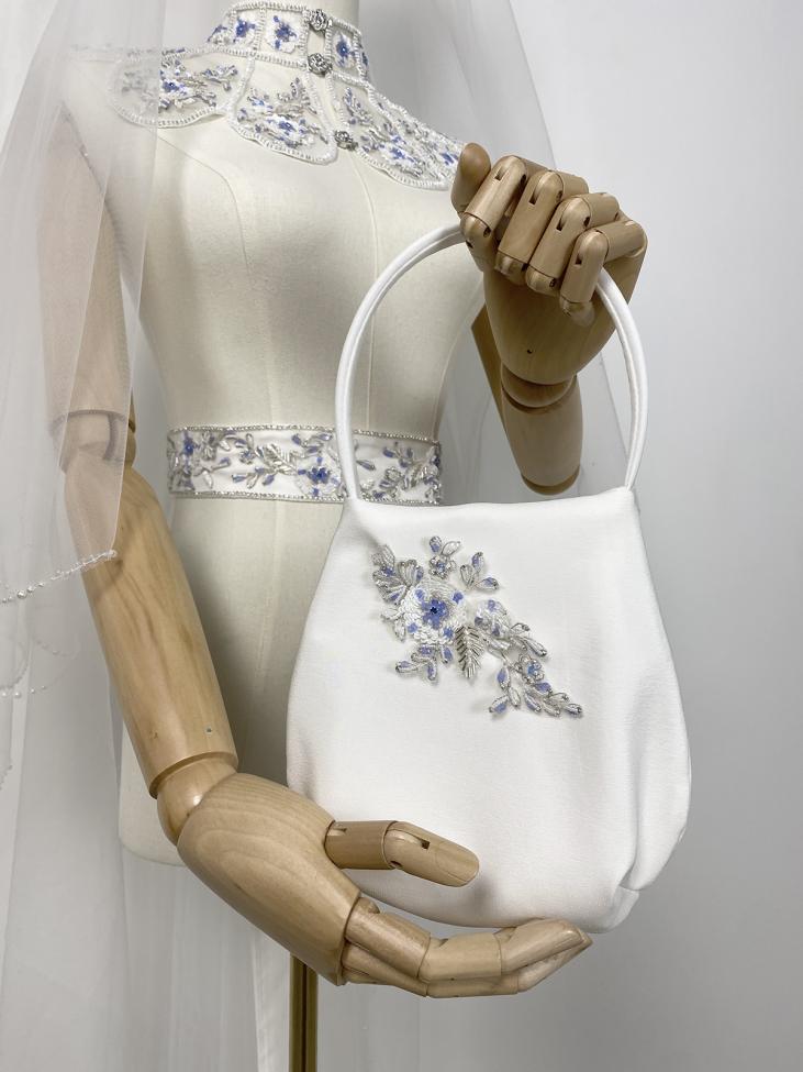 Сумочка с вышивкой