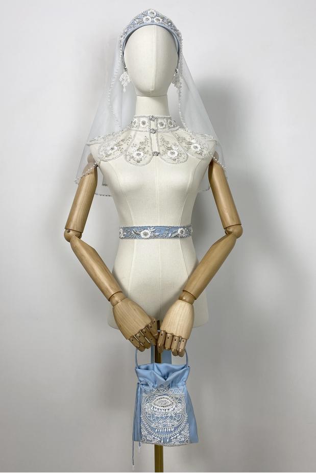 
						Сумочка голубая с вышивкой бисером