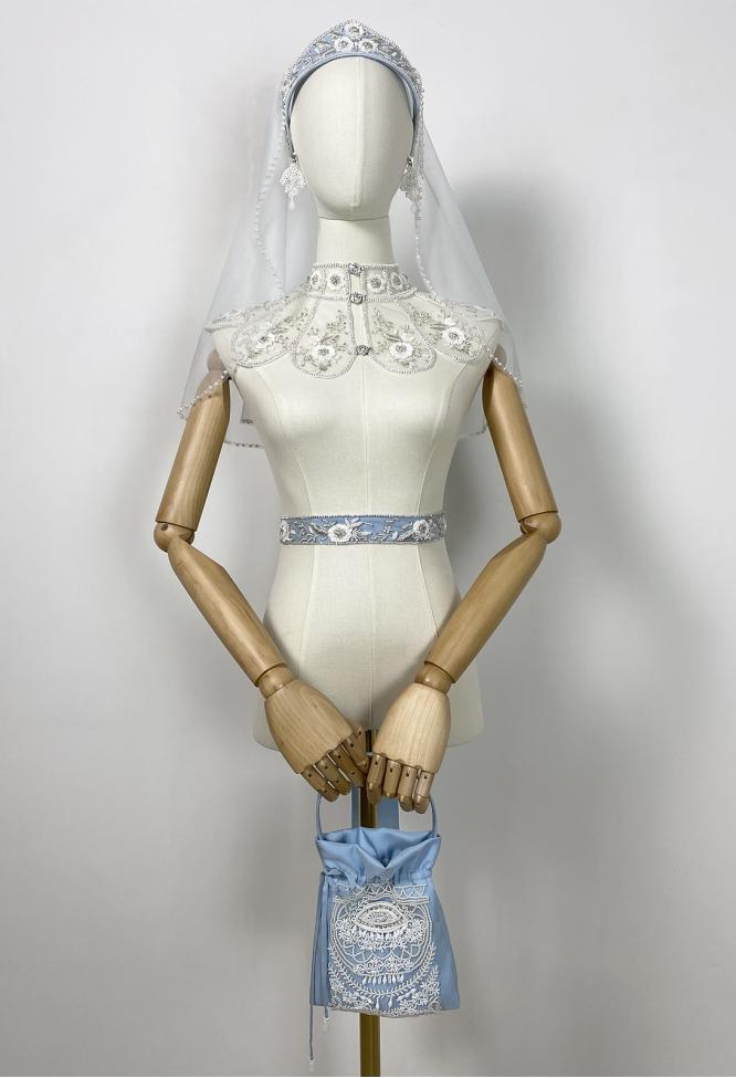 Сумочка голубая с вышивкой бисером