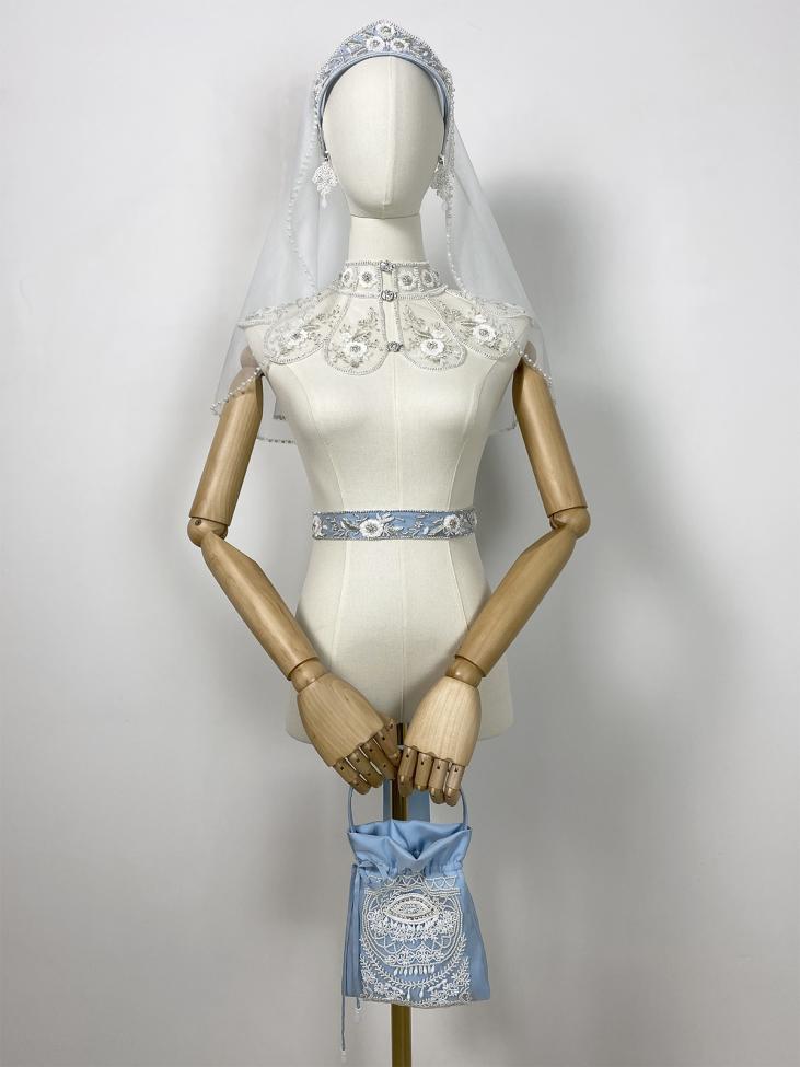 Сумочка голубая с вышивкой бисером