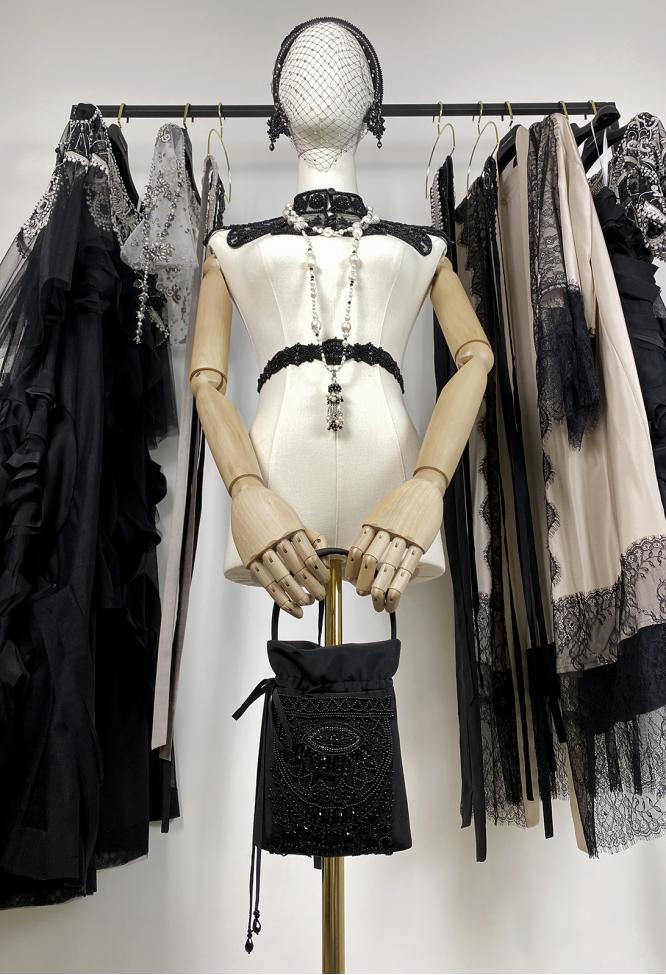 Сумочка вечерняя с вышивкой