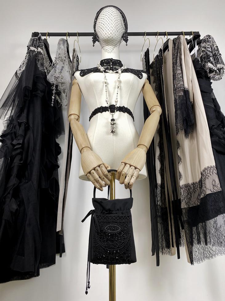 Сумочка вечерняя с вышивкой