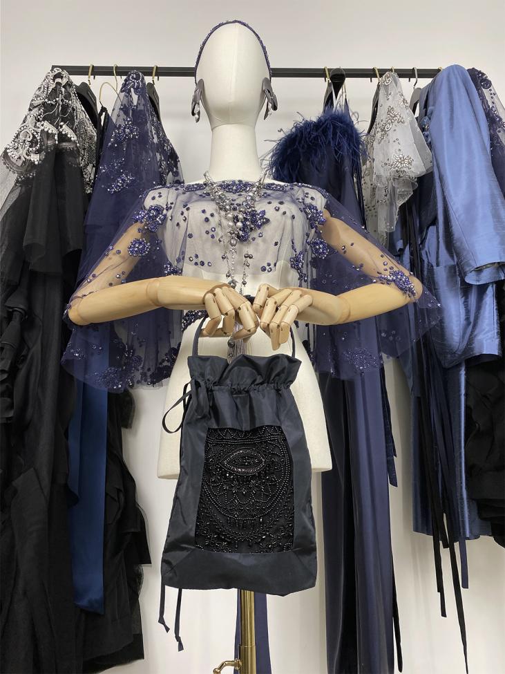 Сумочка вечерняя с вышивкой