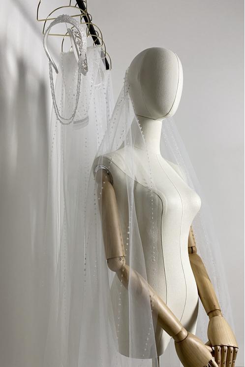 
					Фаты свадебные на гребне