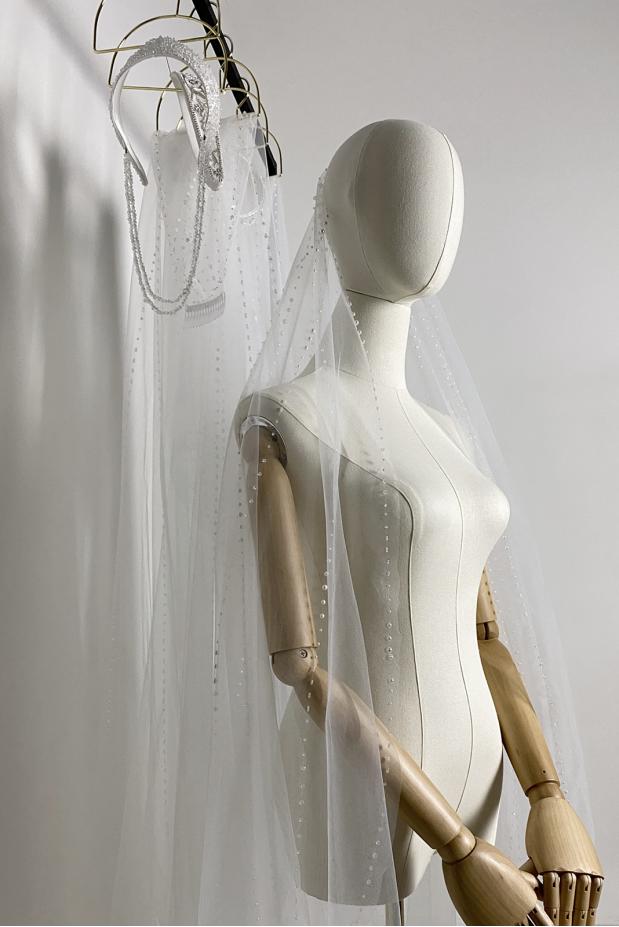 
						Фаты свадебные на гребне